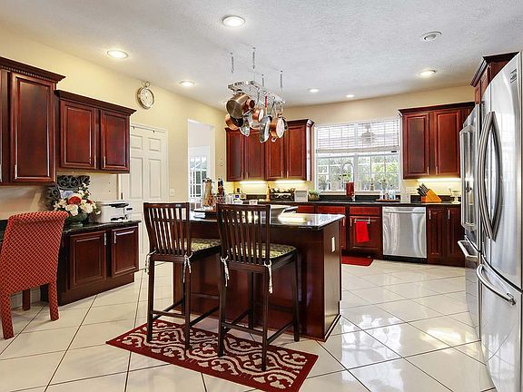 4th image of 193 NW Cypress Cove Dr