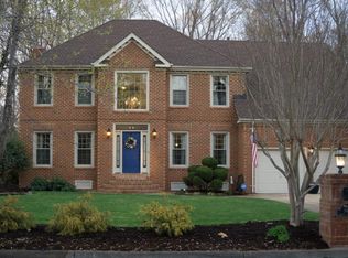 945 Forest Lakes Dr, Chesapeake, VA 23322