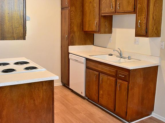 5th image of 18551 Dearborn St APT 42