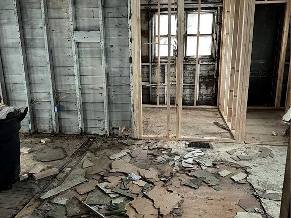 3rd image of 34 W Bruce Ave