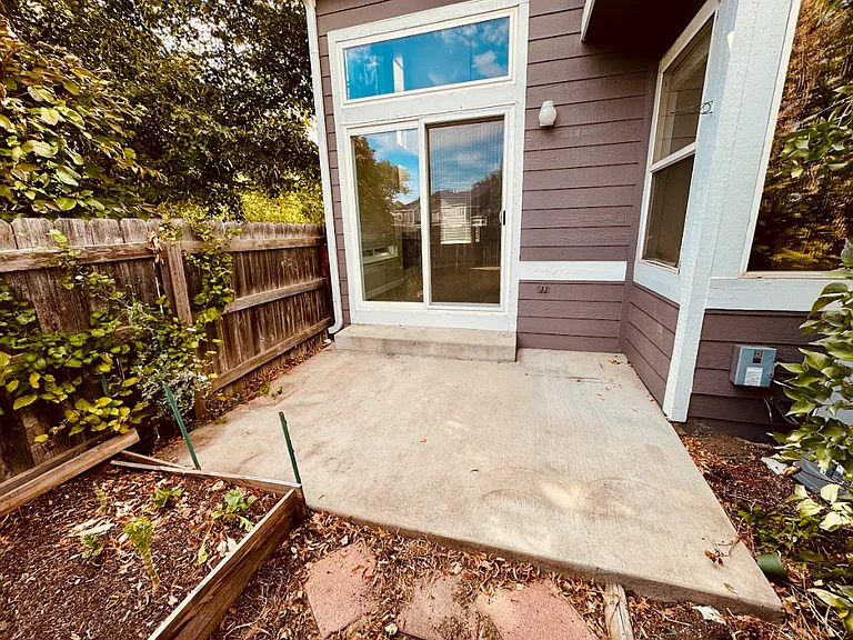 1141 James Ct — Photo 24