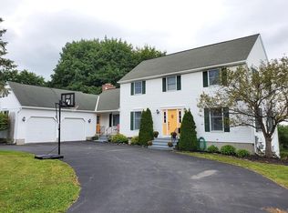 12 Heatherwood Rd, New Hartford, NY 13413