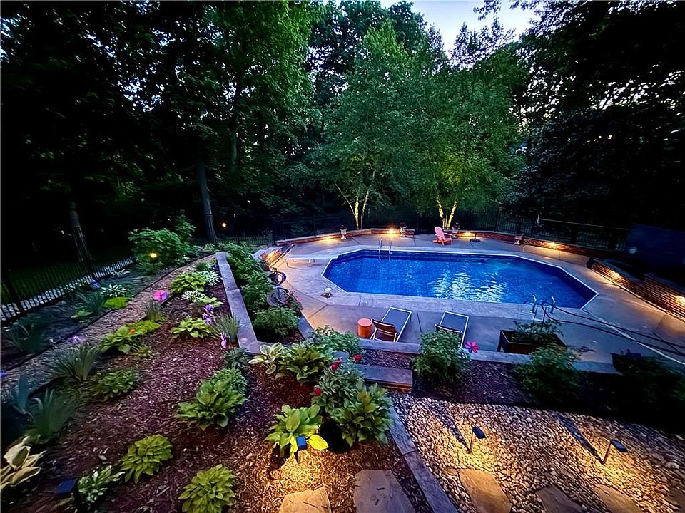 1st image of 4126 NW Claymont Dr