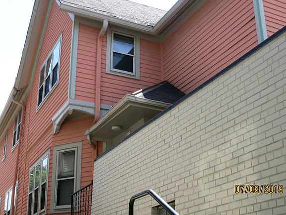 4th image of 1017 E Brady St #1019