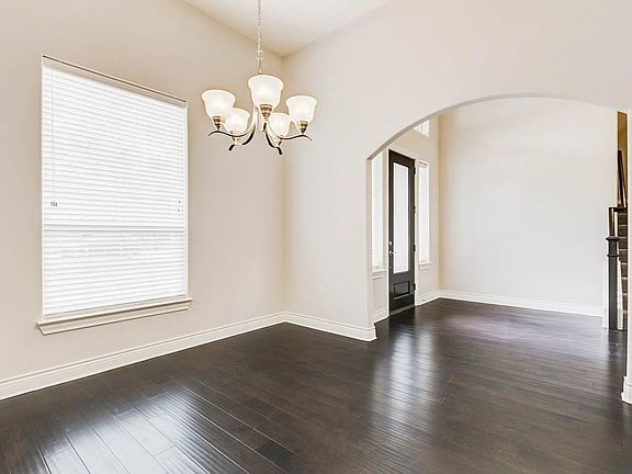 5th image of 135 Spanish Oak Dr