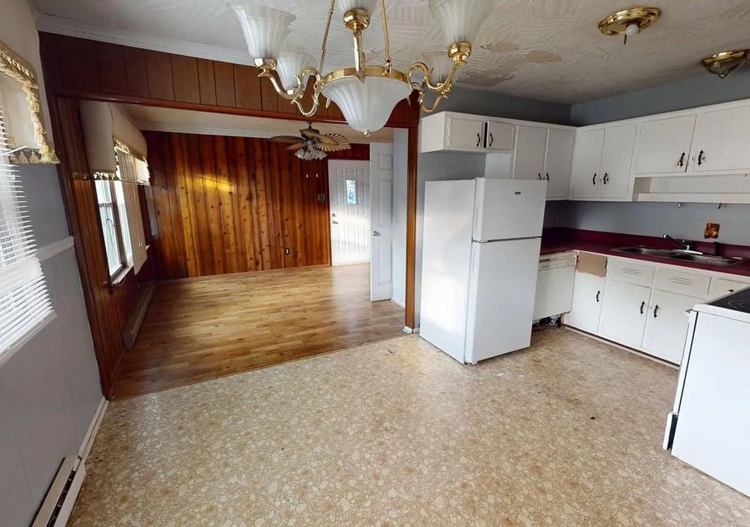 Single Family House — Photo 2