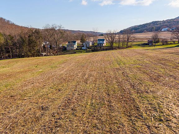 4th image of 4 Old Reading Rd