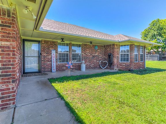 3rd image of 4828 SE 118th St
