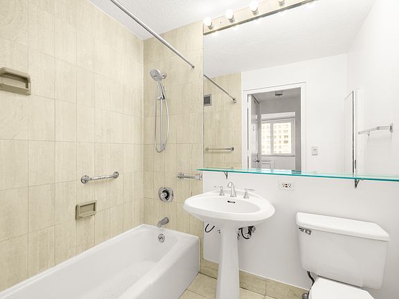 5th image of 45 W 67th St APT 11D
