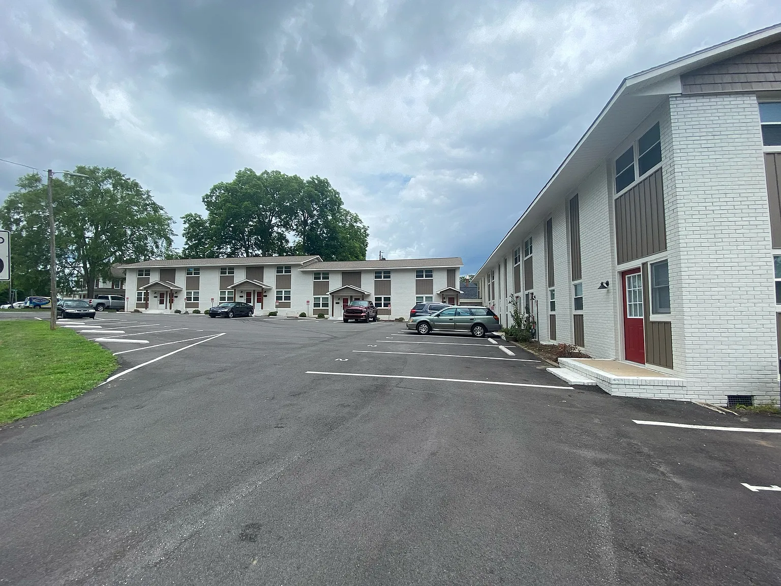 2 bed, 1.5 bath, 950 sqft, $1,250 — Photo 3