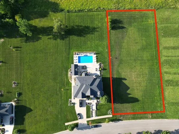 5837 Whitetail Ridge Dr, Yorkville, IL 60560