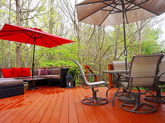 Enormous entertaining deck