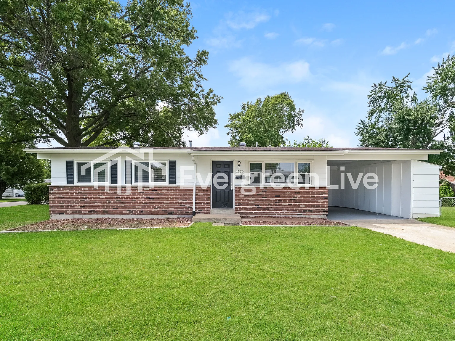 3 bed, 1.0 bath, 912 sqft, $1,595 — Photo 1