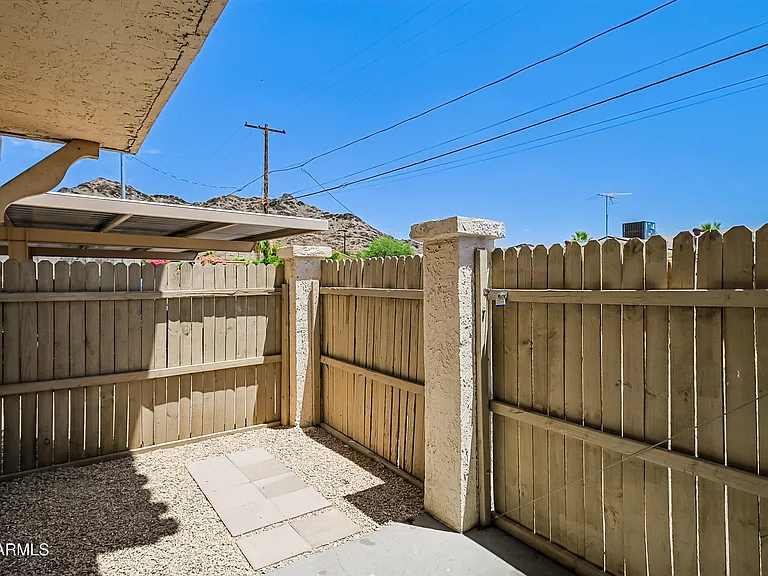 1237 E Lawrence Ln — Photo 23