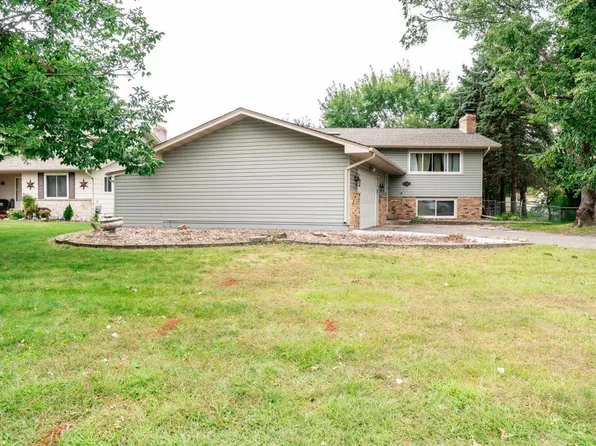 8125 Georgia Ct N, Brooklyn Park, MN 55445