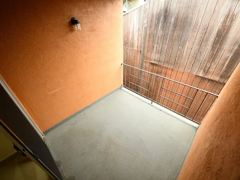 95 Linda Apartments — Photo 6
