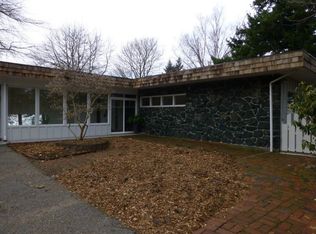 211 Hawthorn Rd, Bellingham, WA 98225