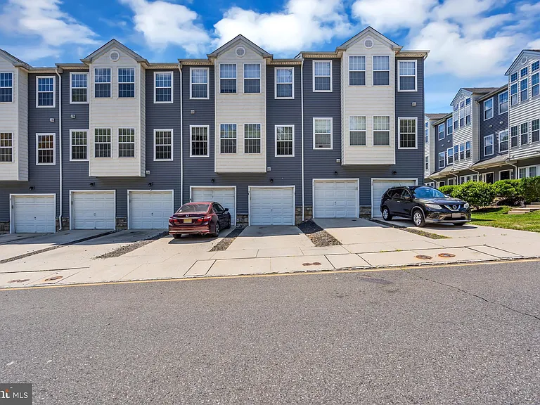 9 River Ln — Photo 2