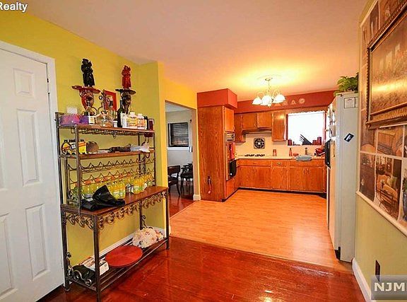5th image of 87 Delawanna Ave