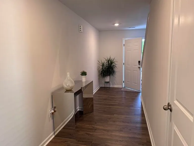 1883 Bridle Ln — Photo 2