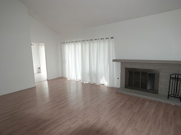 5th image of 157 Conifer Cir