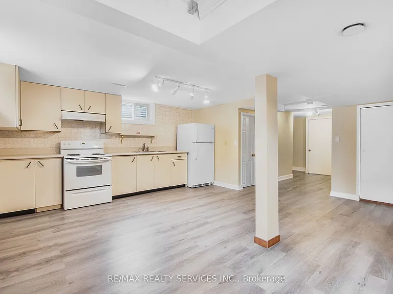 185 Burlington St #BASEMENT — Photo 7