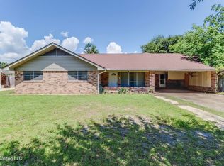 6256 Byron Dr, Ocean Springs, MS 39564