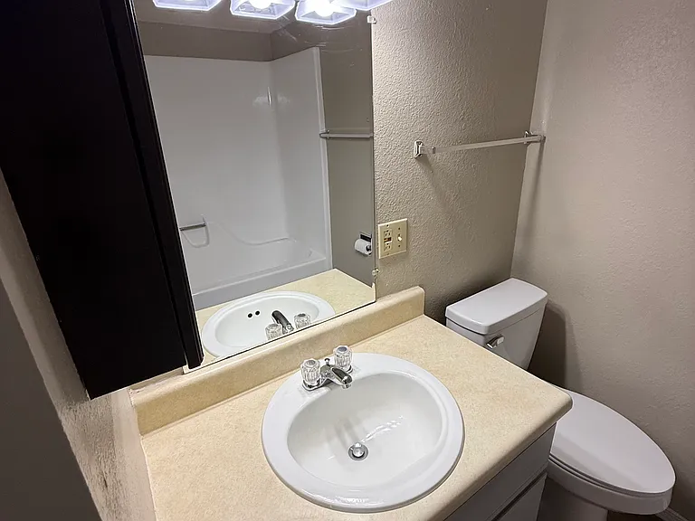 Westwind Apartments — Photo 11
