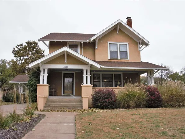 438 W 8th St, Chapman, KS 67431
