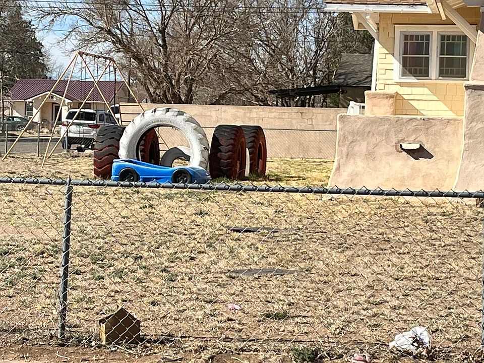 2nd image of 320 S Avenue F