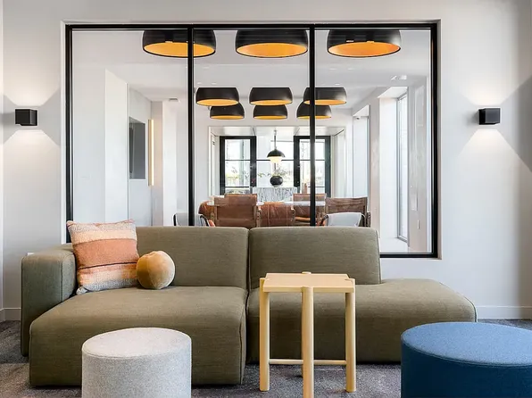 445 Grand Avenue image 16 of 39