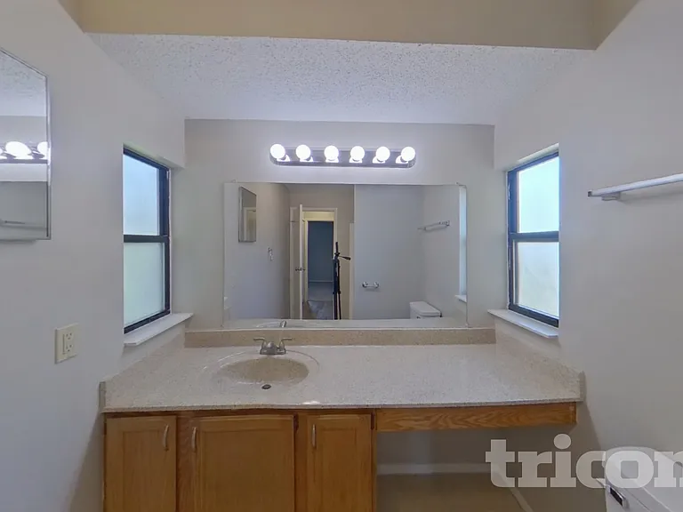 7943 Longshadow Ct — Photo 14