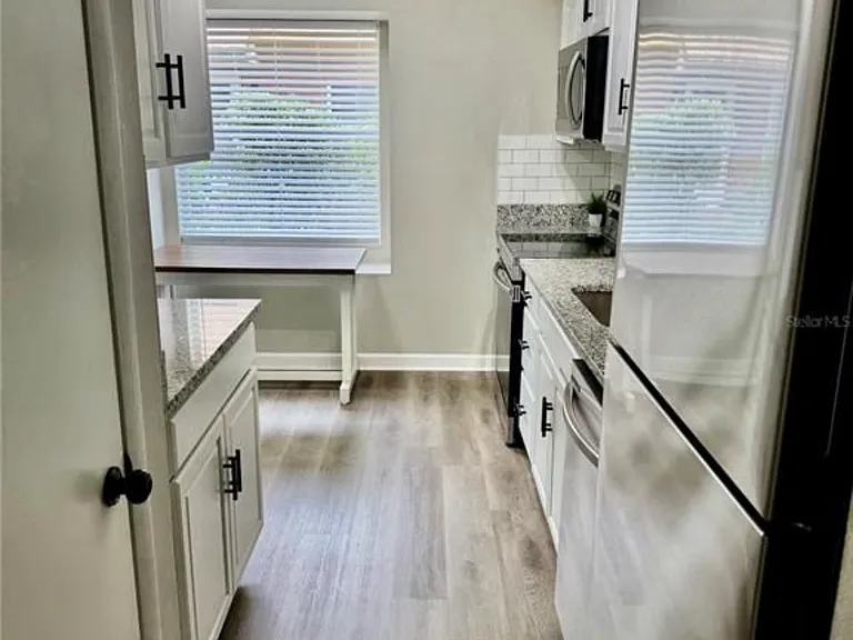 1884 Clearbrooke Dr — Photo 14
