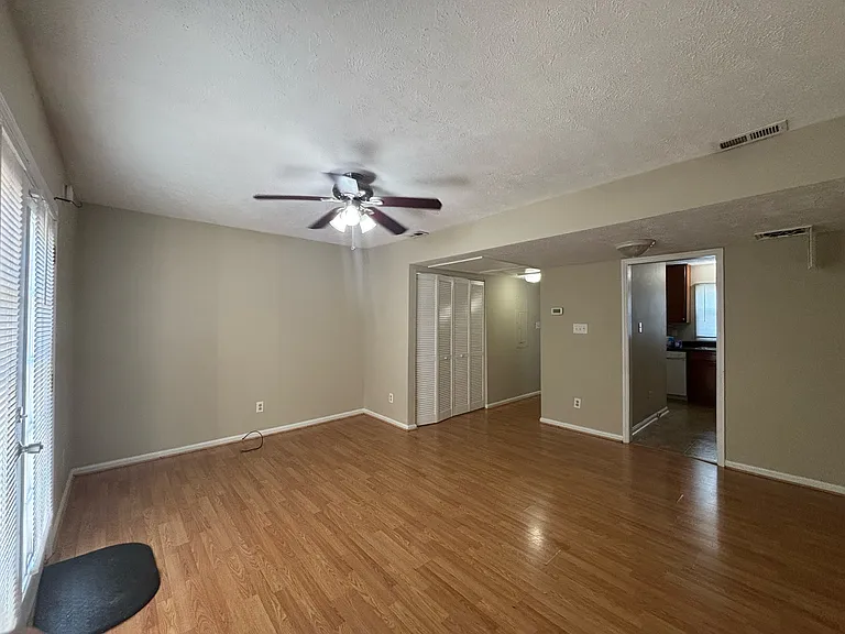422 Kirkcaldy Ct #1 — Photo 23
