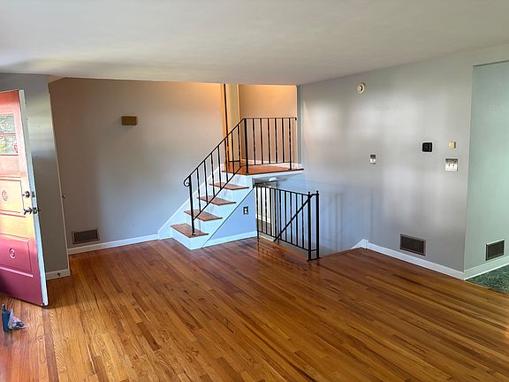 2nd image of 63 Westpoint Ter