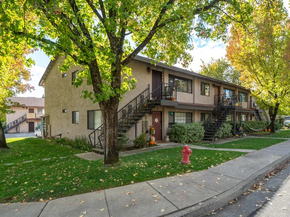 1285 Lancers Ln, Redding, CA 96003