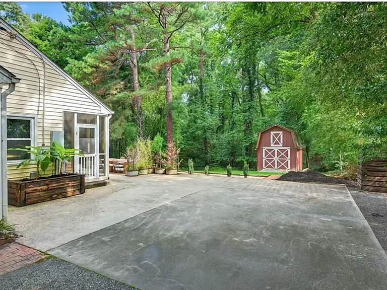 116 Sunset Dr — Photo 3