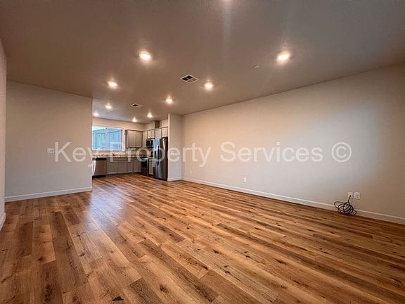 3rd image of 174 Loganberry Ct