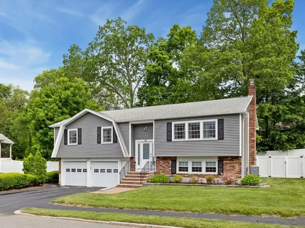 48 W Park Dr, Wakefield, MA 01880