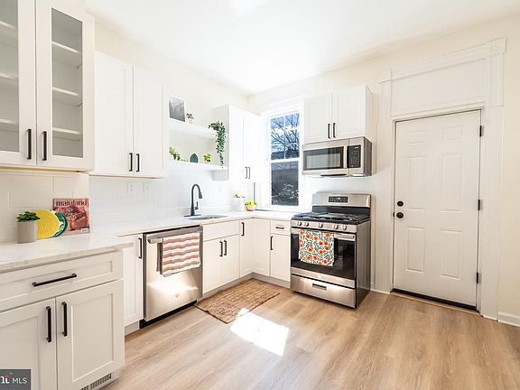 5th image of 511 E 35th St