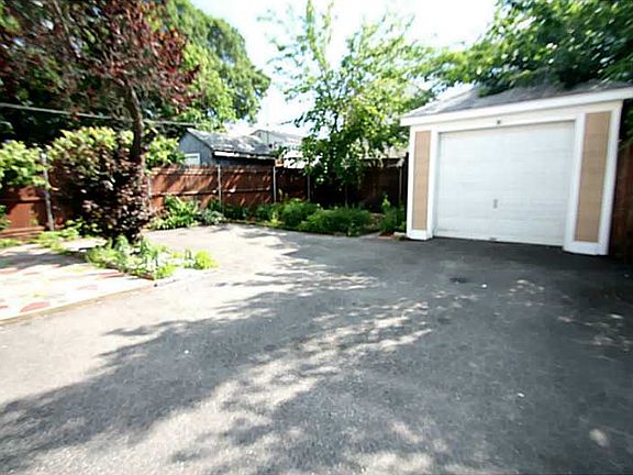5th image of 142 Salina St