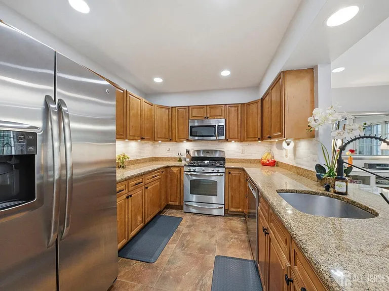 3 Dorchester Dr — Photo 12