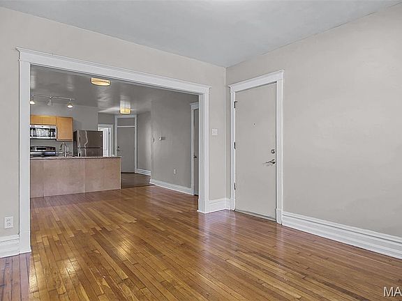 3rd image of 4344 McRee Ave