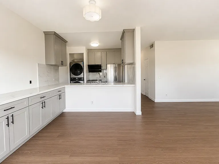 1515 Amherst Ave #302 — Photo 3