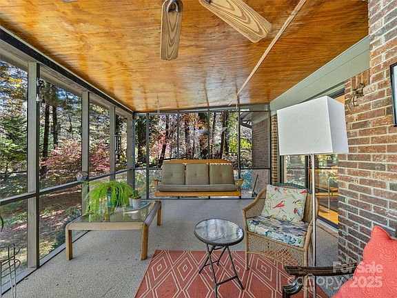 5th image of 181 Surry Ln