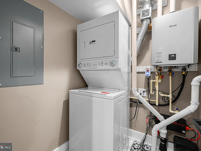 400 S Conkling St #6 — Photo 17