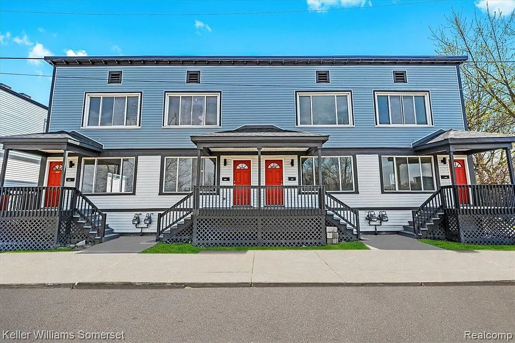 3 bed, 1.0 bath, 2900 sqft, $1,650 — Photo 1