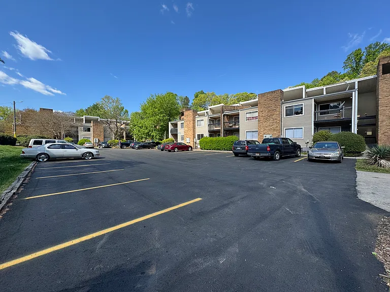 Ridgewood Apartments — Photo 8