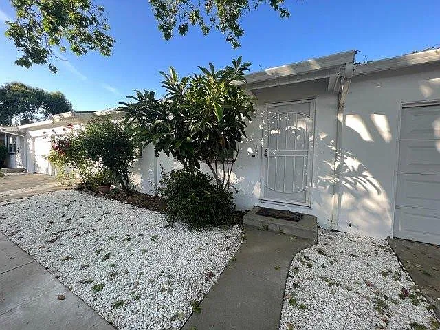1 bed, 725 sqft, $2,390 — Photo 2