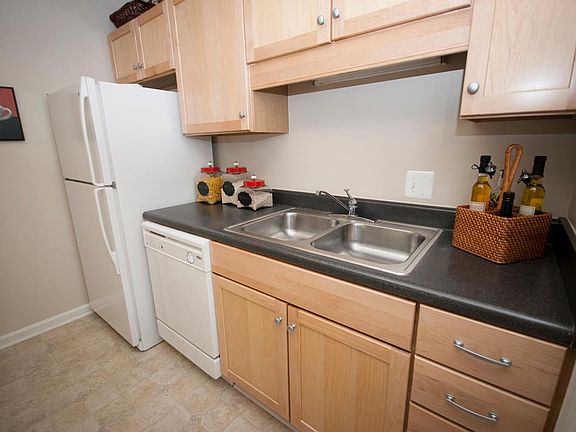 4th image of 100 Kimball Ave #28